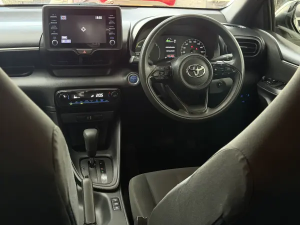 2022 Toyota Yaris in White, photo 13