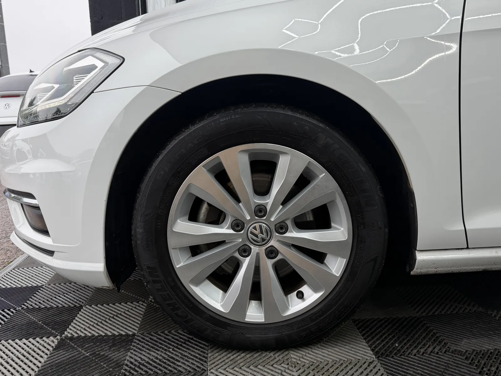 2018 Volkswagen Golf Estate TSI in Pearl White, photo 11