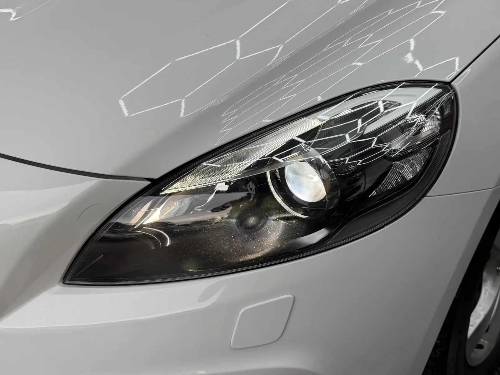 2015 Volvo V40 T5 AWD - CROSS COUNTRY in White, photo 9