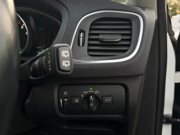 2015 Volvo V40 T5 AWD - CROSS COUNTRY in White, photo 17