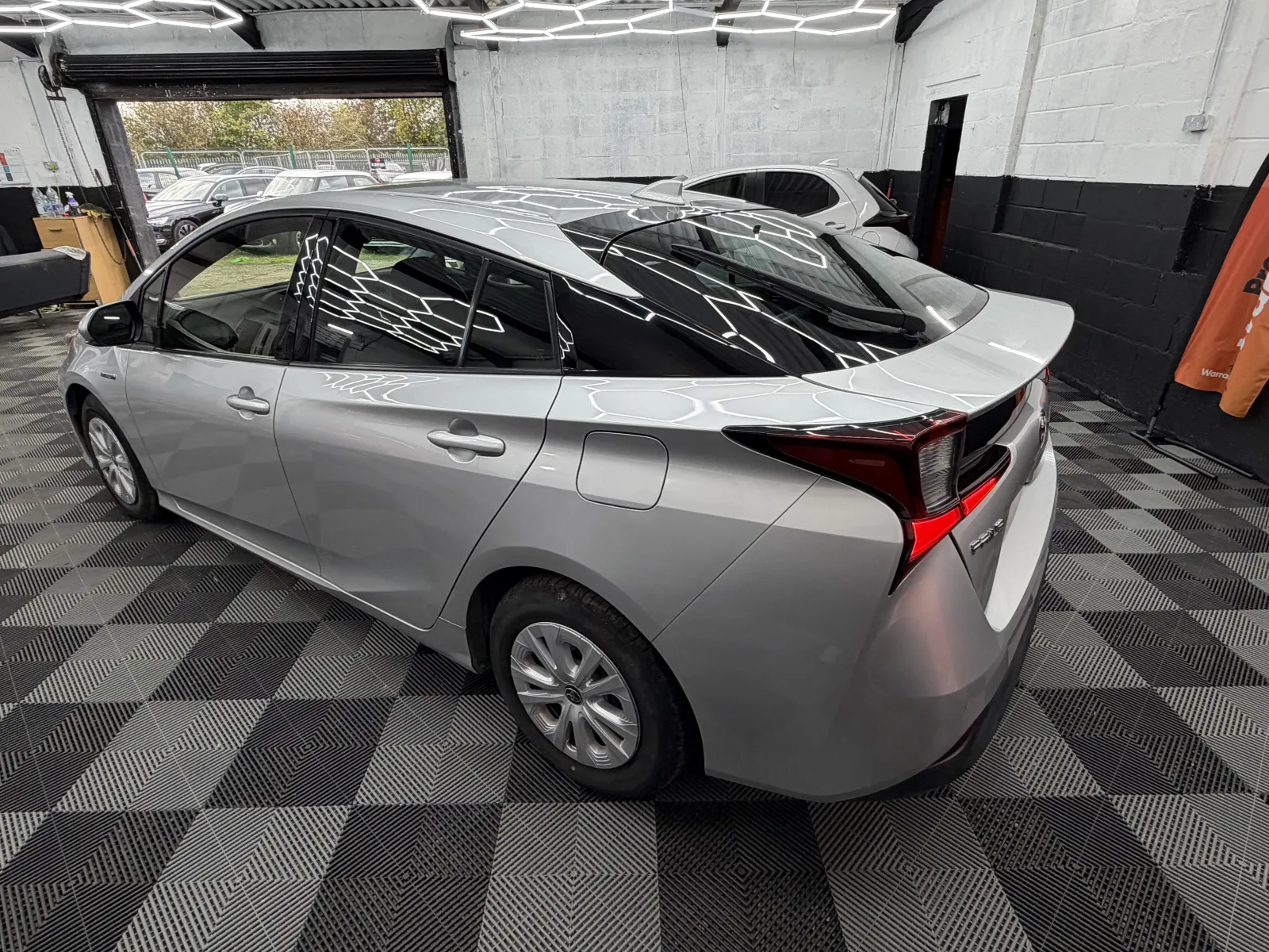 2020 Toyota Prius in Silver, photo 9