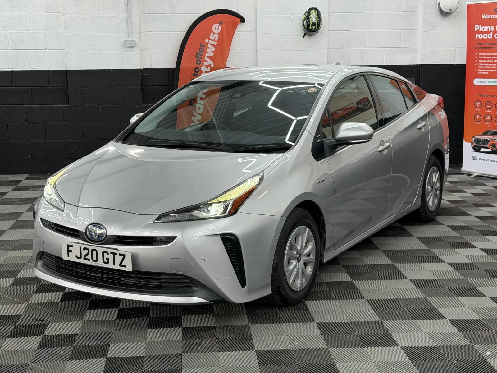2020 Toyota Prius in Silver, photo 6
