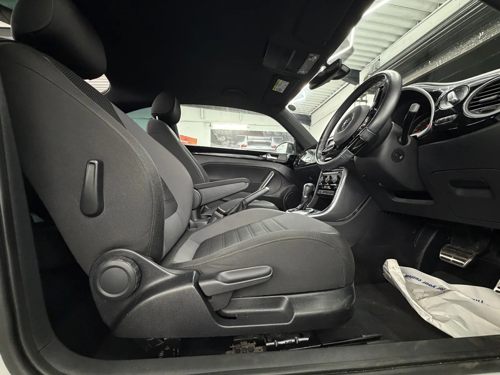 2017 Volkswagen Beetle R-Line in White, photo 17