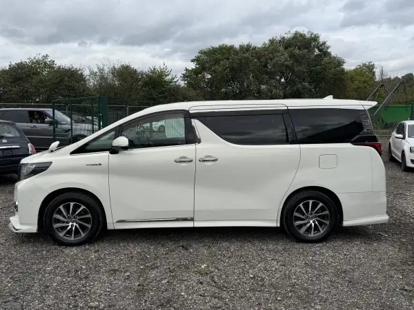 2015 Toyota Alphard Executive Package in White, photo 6