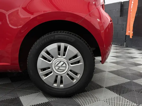 2013 Volkswagen UP in Red, photo 14