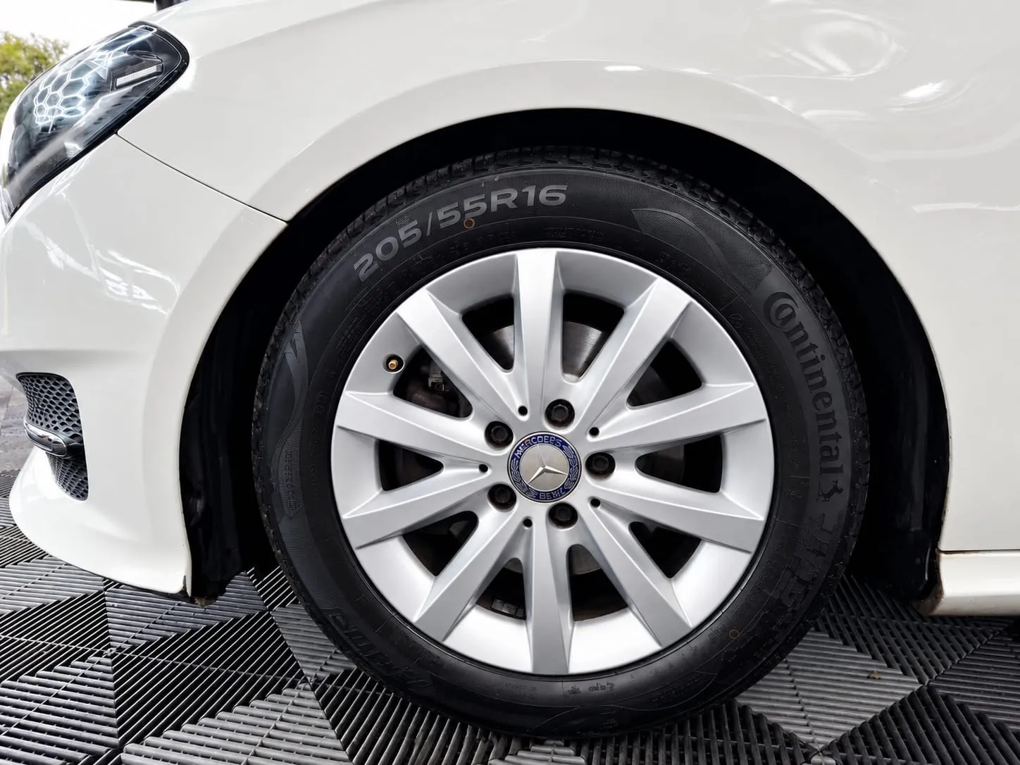 2017 Mercedes-Benz B Class in White, photo 15