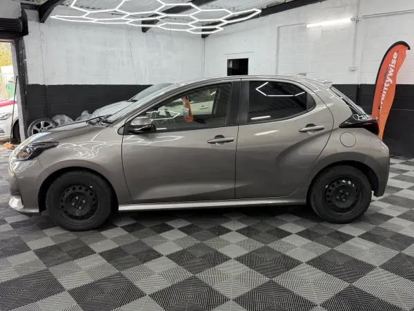 2021 Toyota Yaris in Silver, photo 10