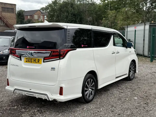 2015 Toyota Alphard Executive Package in White, photo 8