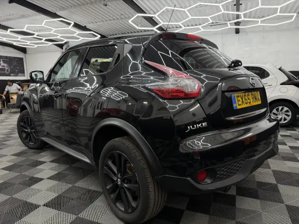 2015 NISSAN JUKE in Black, photo 2