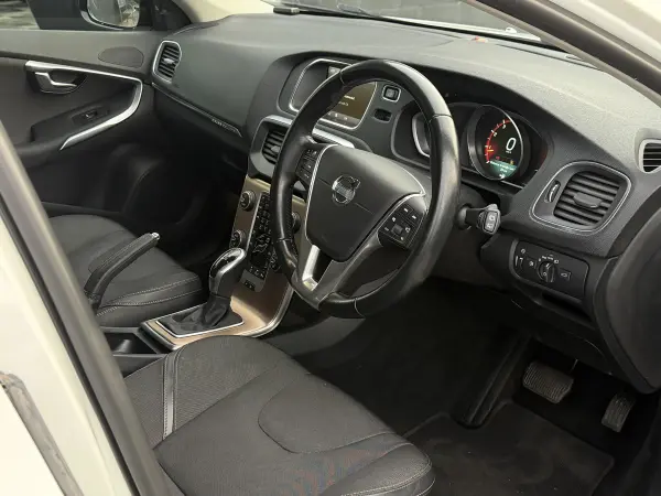 2015 Volvo V40 T5 AWD - CROSS COUNTRY in White, photo 13