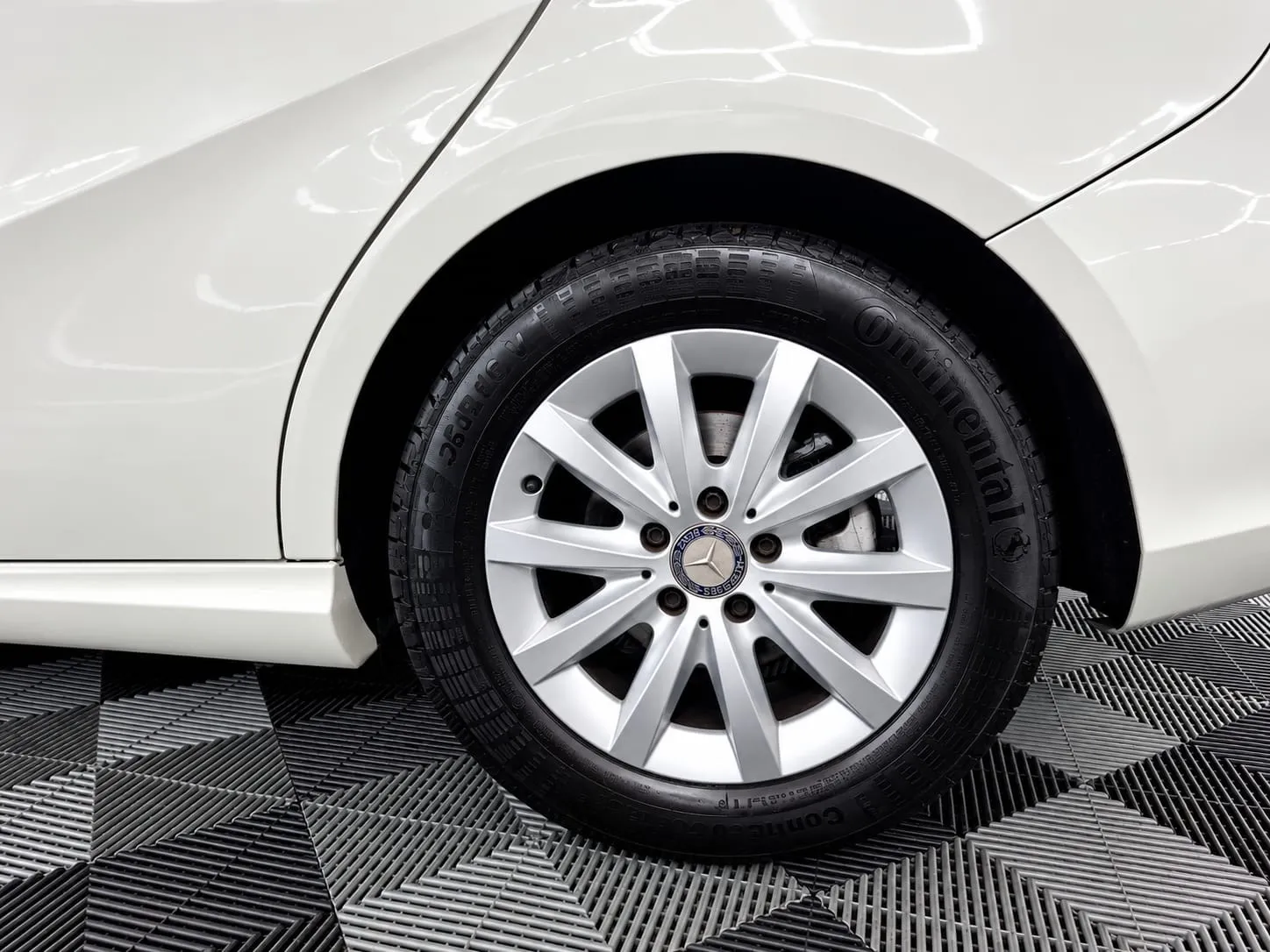 2017 Mercedes-Benz B Class in White, photo 14