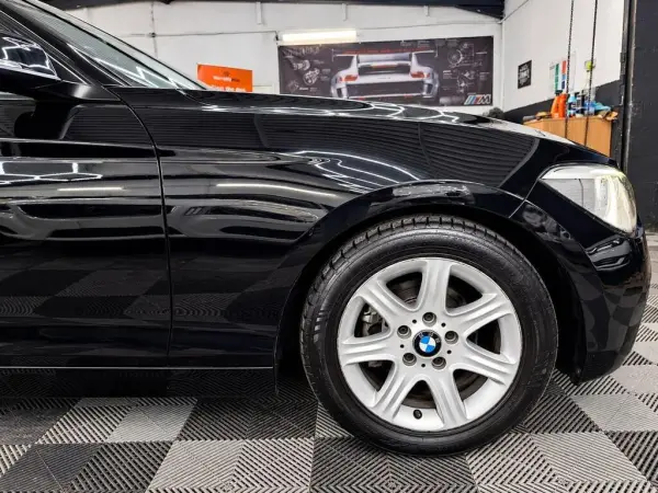 2012 BMW 1 Series 116i SE Auto in Black, photo 5
