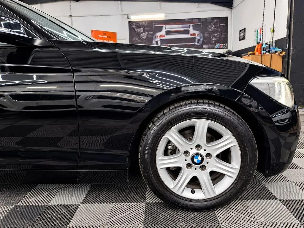 2012 BMW 1 Series 116i SE Auto in Black, photo 5