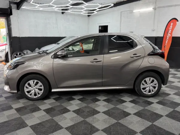 2021 Toyota Yaris in Silver, photo 5