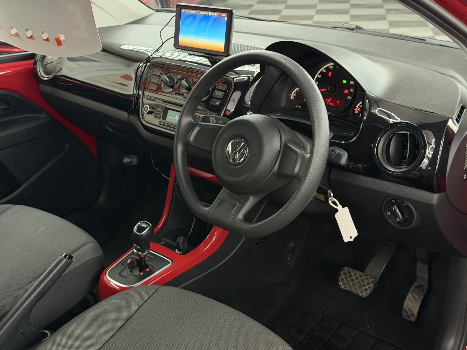 2013 Volkswagen UP in Red, photo 20