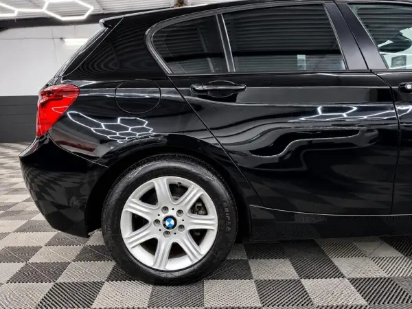 2012 BMW 1 Series 116i SE Auto in Black, photo 3