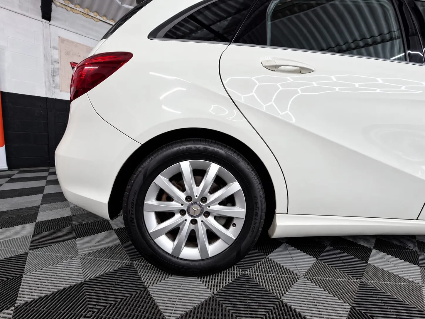 2017 Mercedes-Benz B Class in White, photo 16