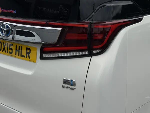2015 Toyota Alphard Executive Package in White, photo 12