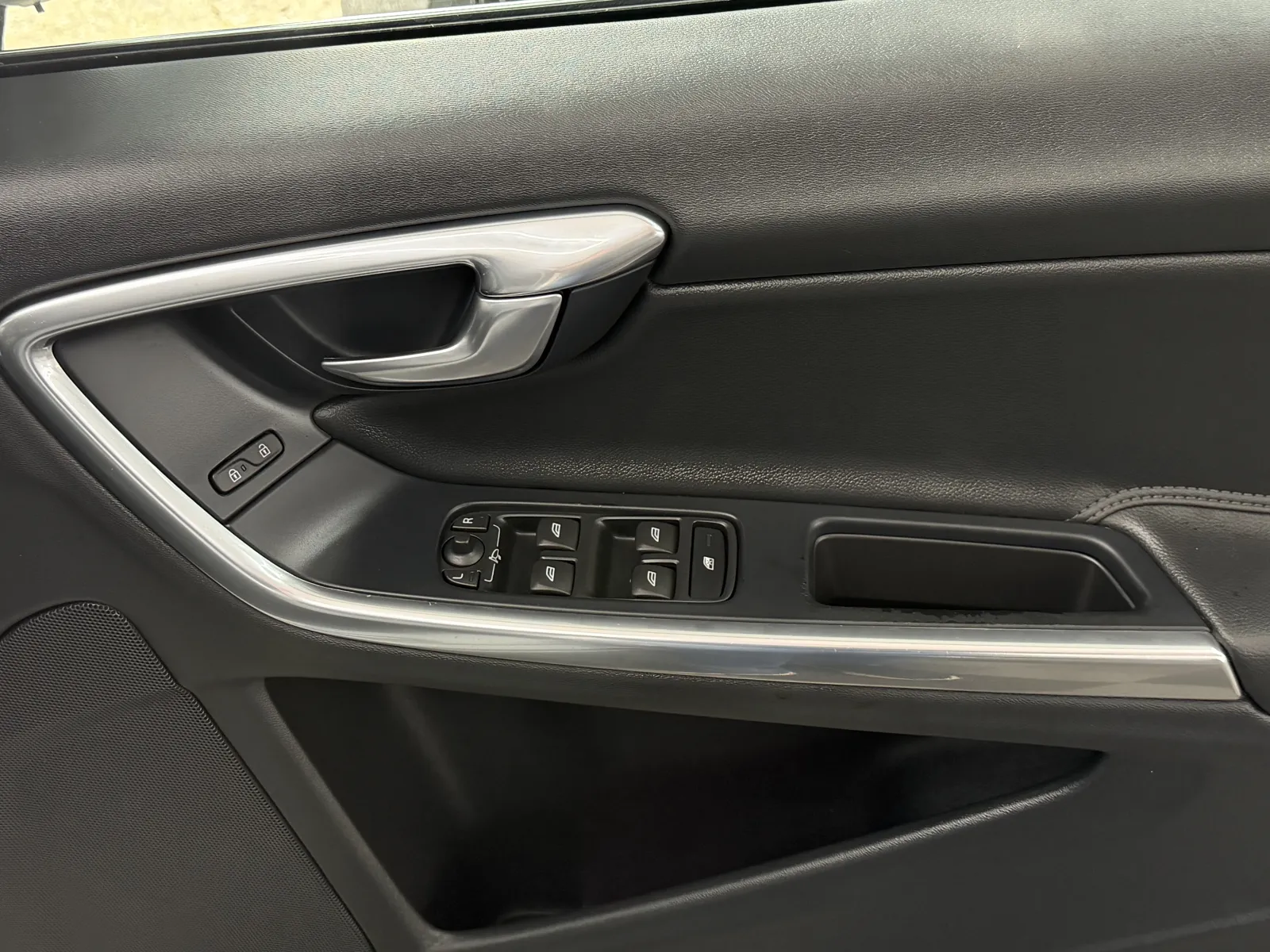 2013 VOLVO V60 in White, photo 16