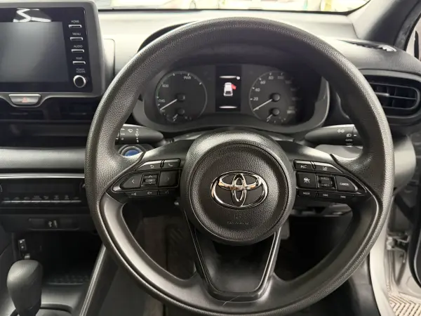 2021 Toyota Yaris in Silver, photo 12