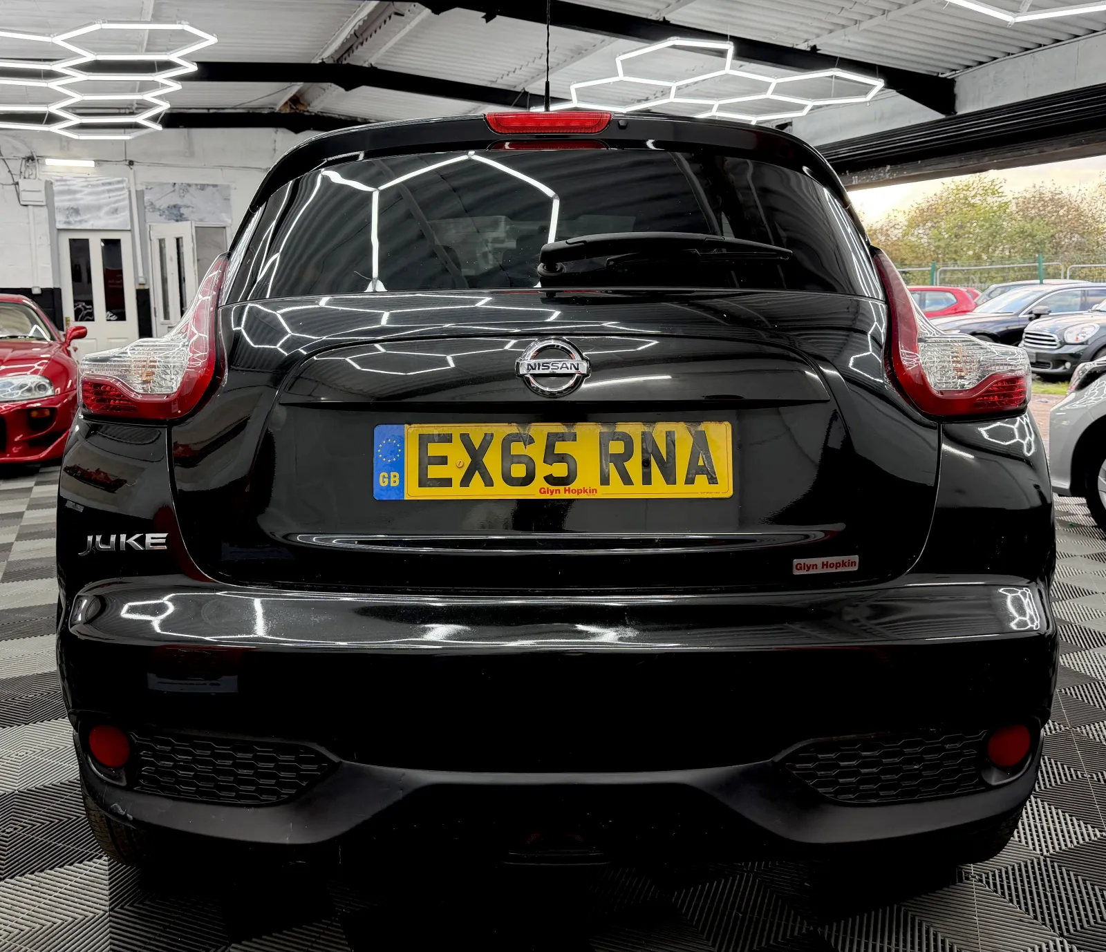 2015 NISSAN JUKE in Black