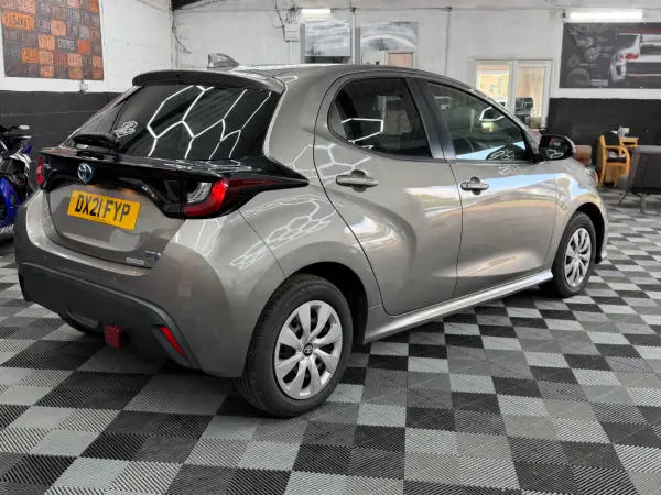 2021 Toyota Yaris in Silver, photo 7