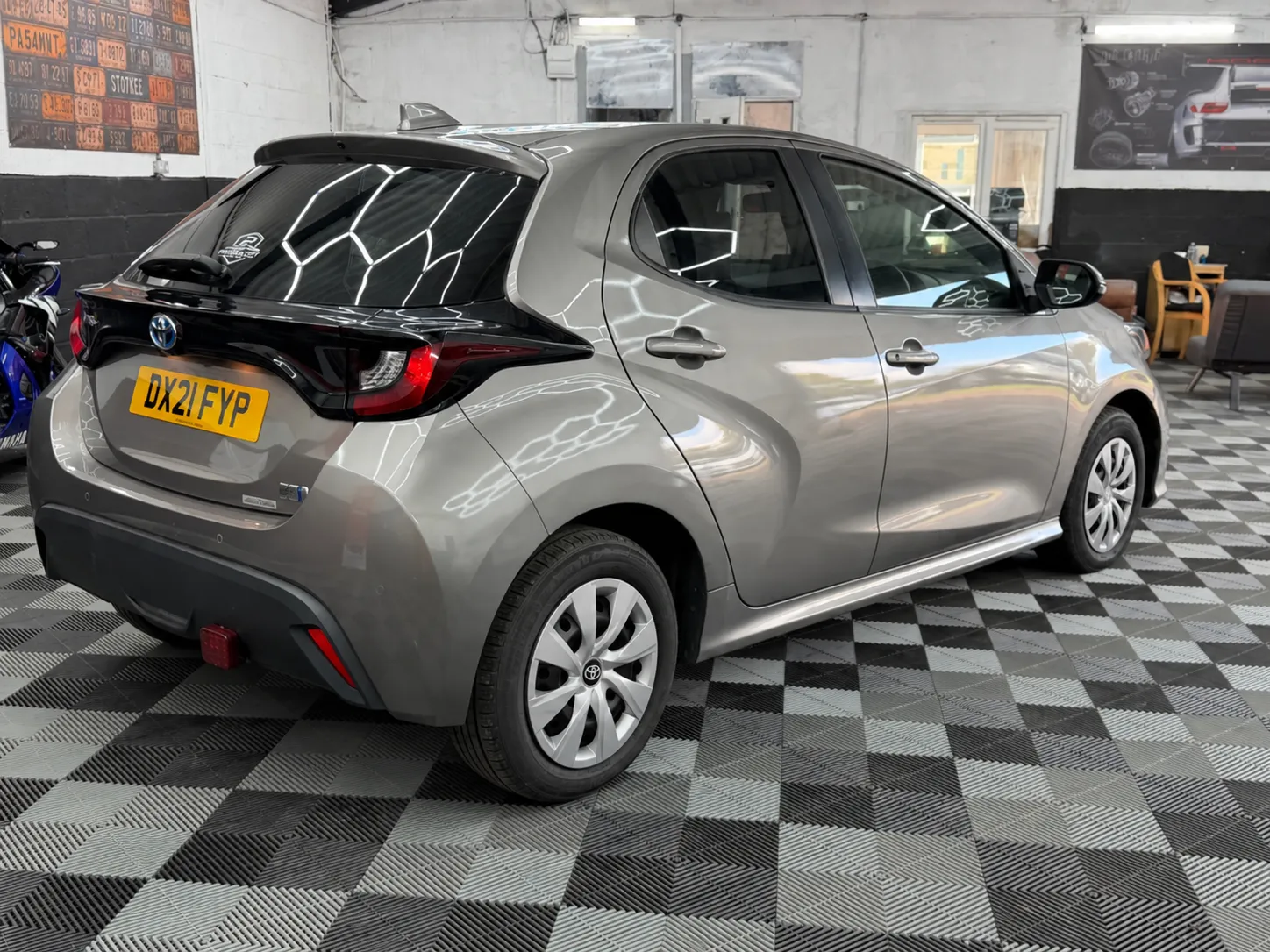 2021 Toyota Yaris in Silver, photo 7