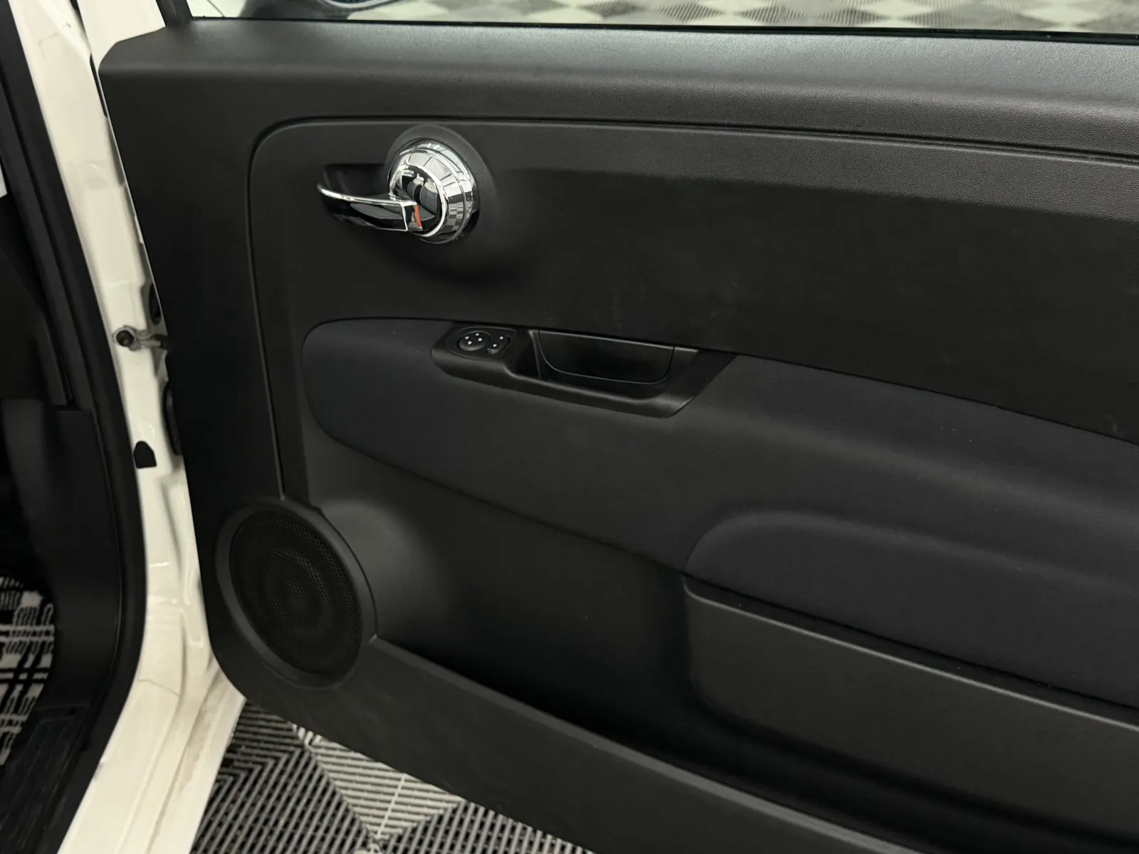 2021 Fiat 500 Automatic in Pearl White, photo 17