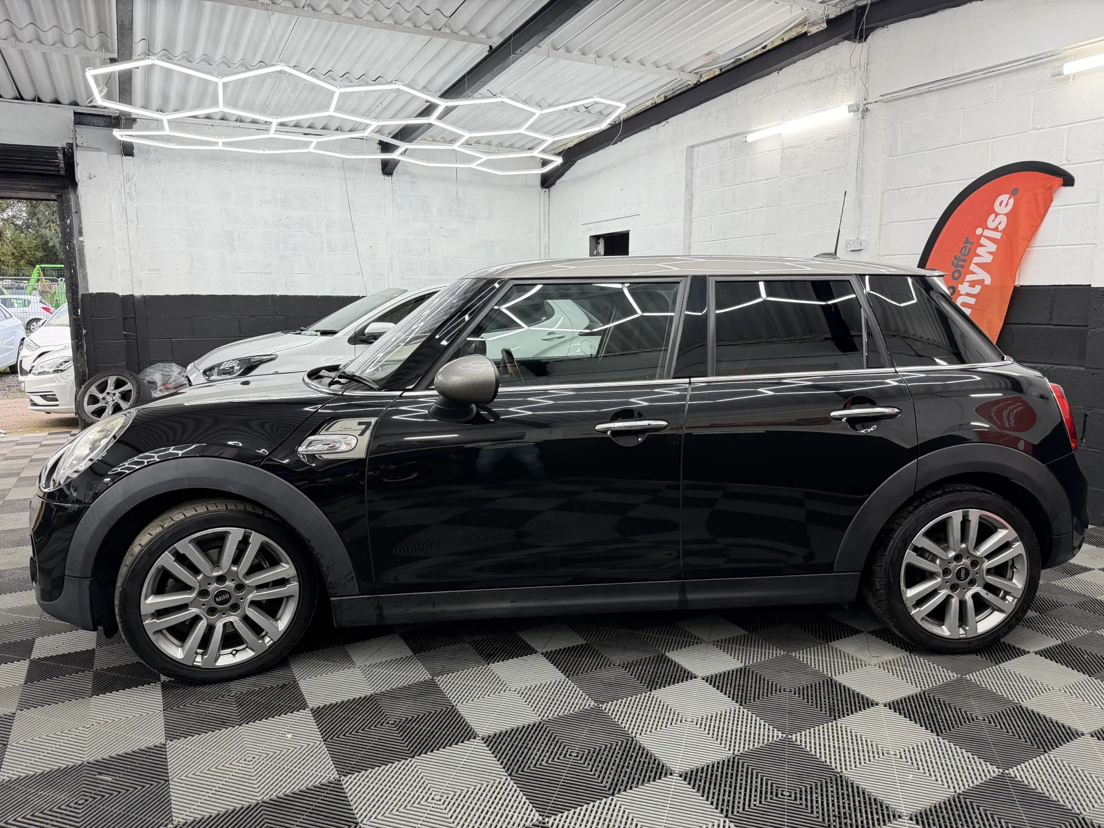 2017 MINI COOPER S Seven Edition in Black, photo 10