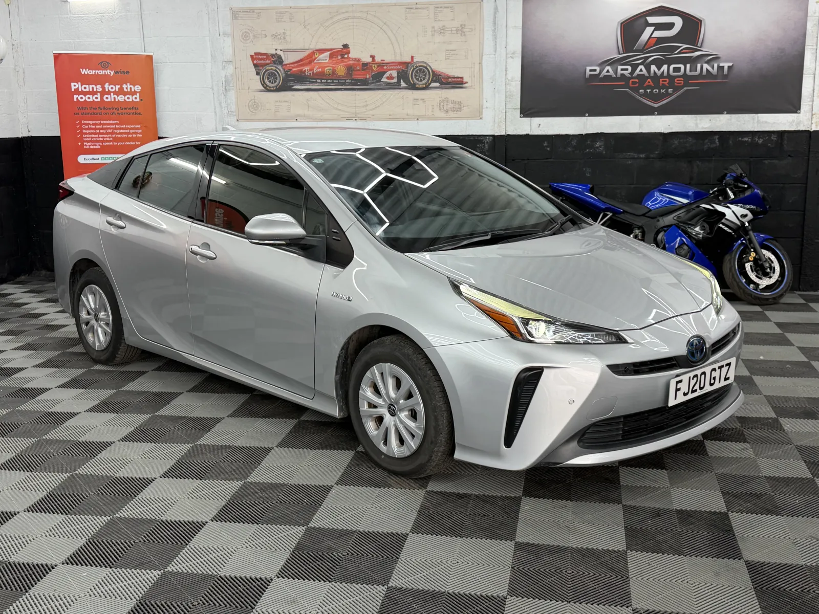2020 Toyota Prius in Silver, photo 3